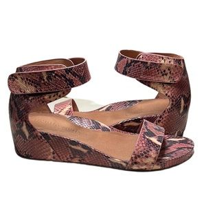 Gentle Souls 8.5 Snake Print Mauve Sandals